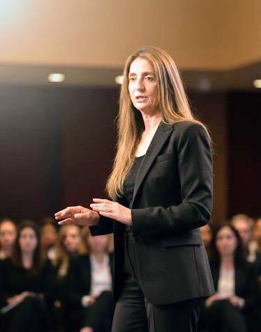Victoria Cripovich — fundadora de Chōwa, oradora en evento profesional